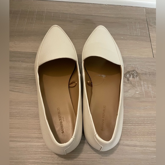 Banana Republic Size 6 Ivory Flat Ballerina Shoes - Picture 3 of 4